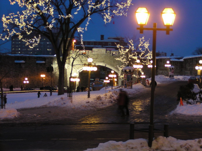 Place d&rsquo;Youville and Porte Saint-Jean